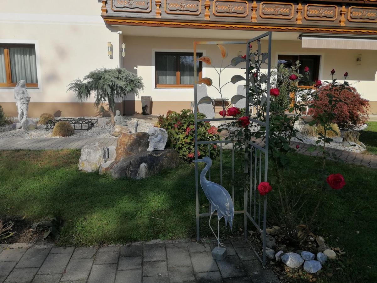 Ferienwohnungen Oranhof Velden am Woerthersee Exterior photo
